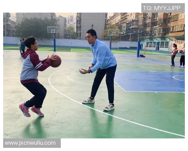 篮球明星亲授篮球训练技巧助你提升球技的全面指南